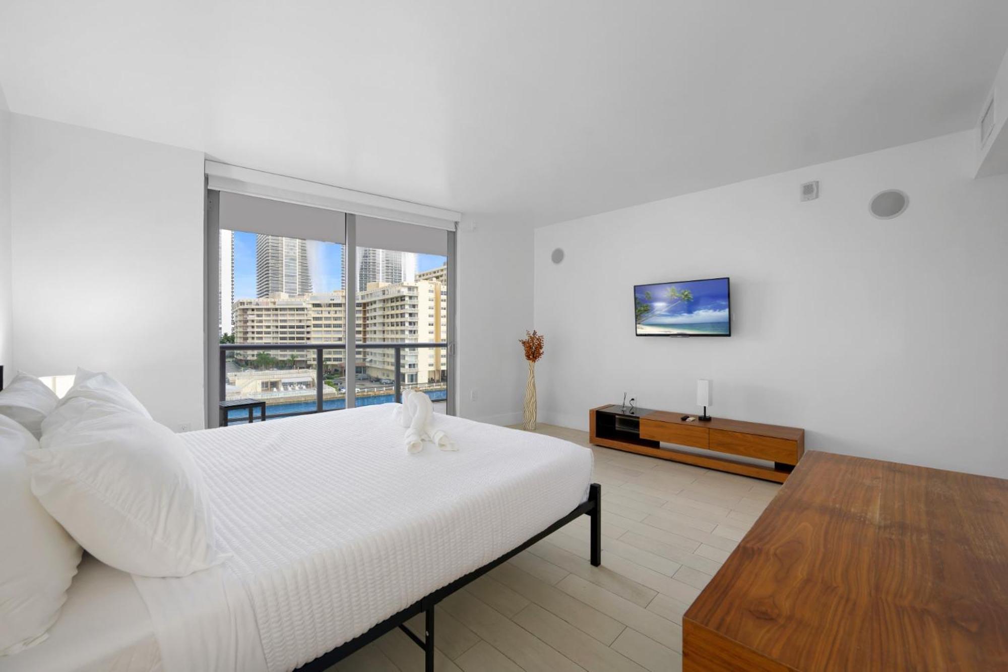 Hallandale Sky Water View *