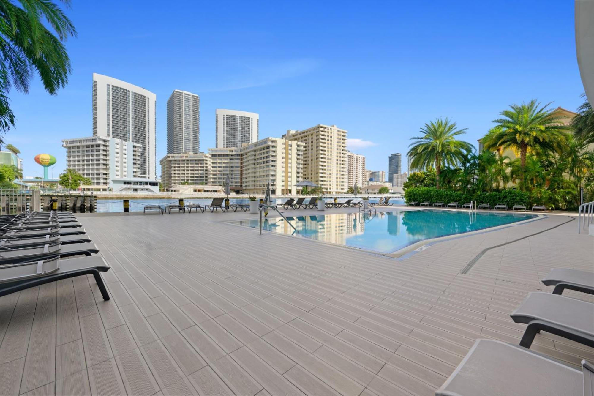 Hallandale Sky Water View Apartment Hallandale Beach