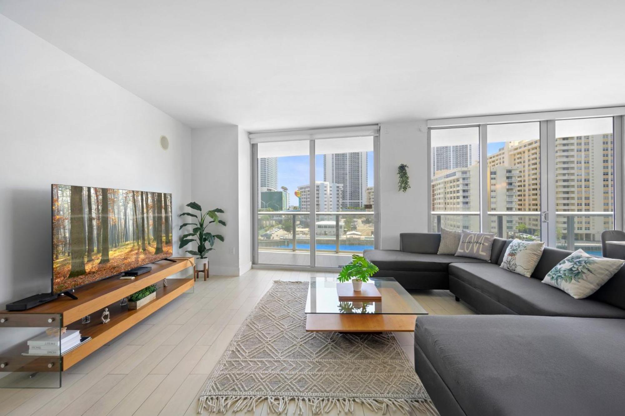 Apartment Hallandale Sky Water View