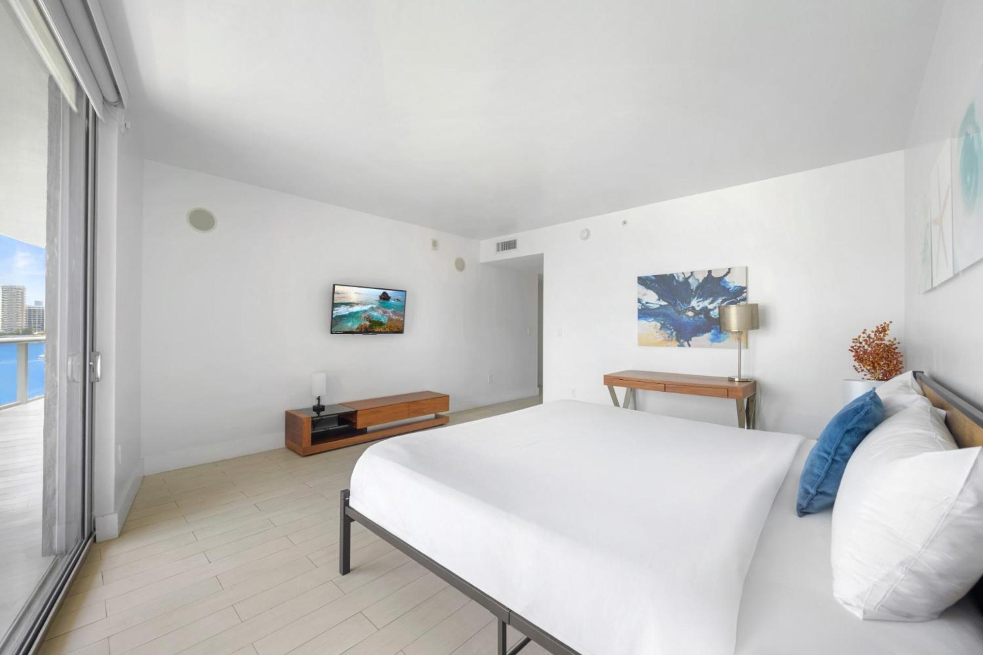 Hallandale Sky Water View Apartment