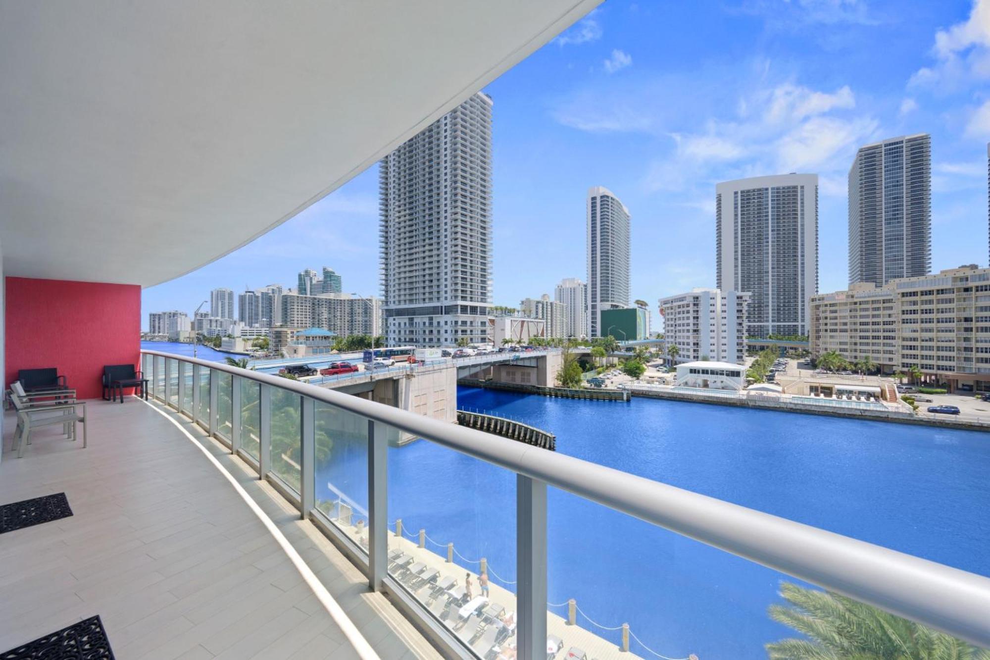 Hallandale Sky Water View Apartment Hallandale Beach